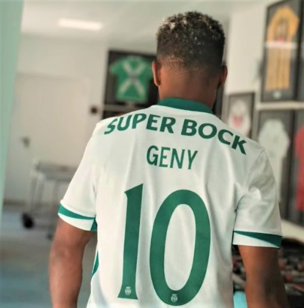 Geny Catamo novo camisola 10 do Sporting - Jornal Notícias